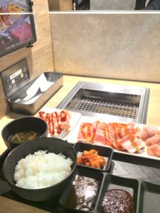 【肉箱】おひとり様デビュー!姫路で1人焼肉を楽しめるオープンしたばかりの穴場店に行ってみたら最高すぎた件。